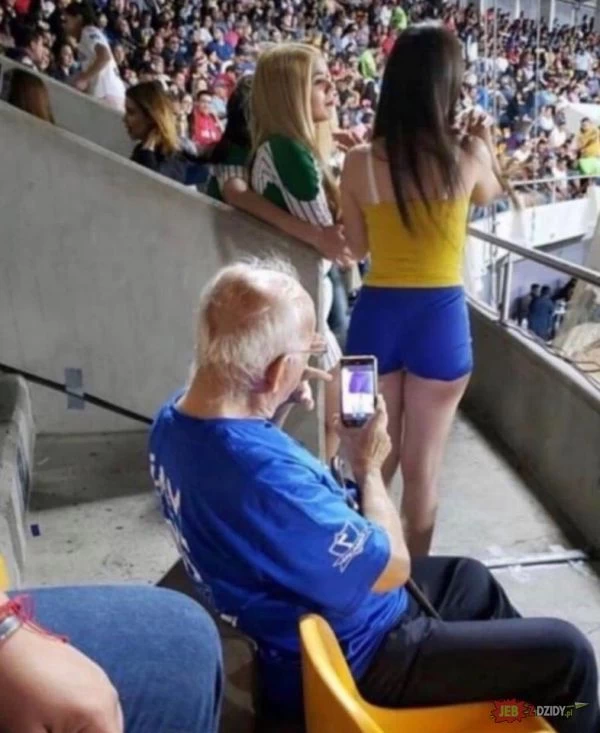 Dziadek podziwia widoki