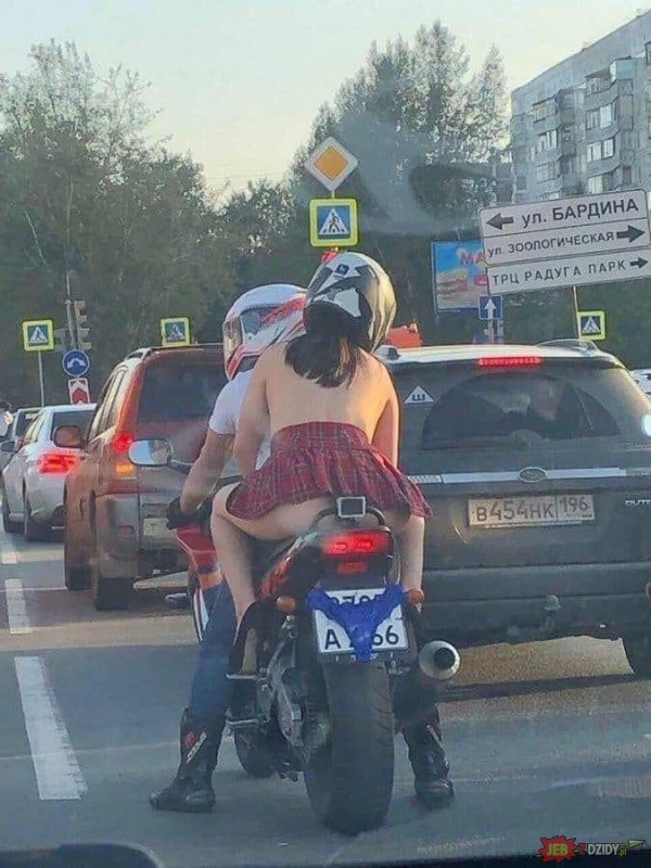 Ruska motocykistka